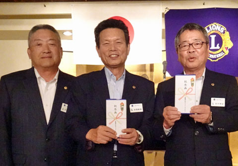 三役記念品増掌